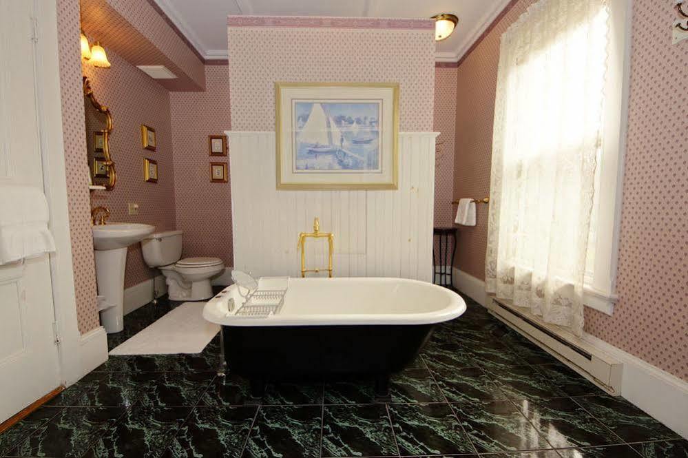 Limerock Inn Rockland Bagian luar foto
