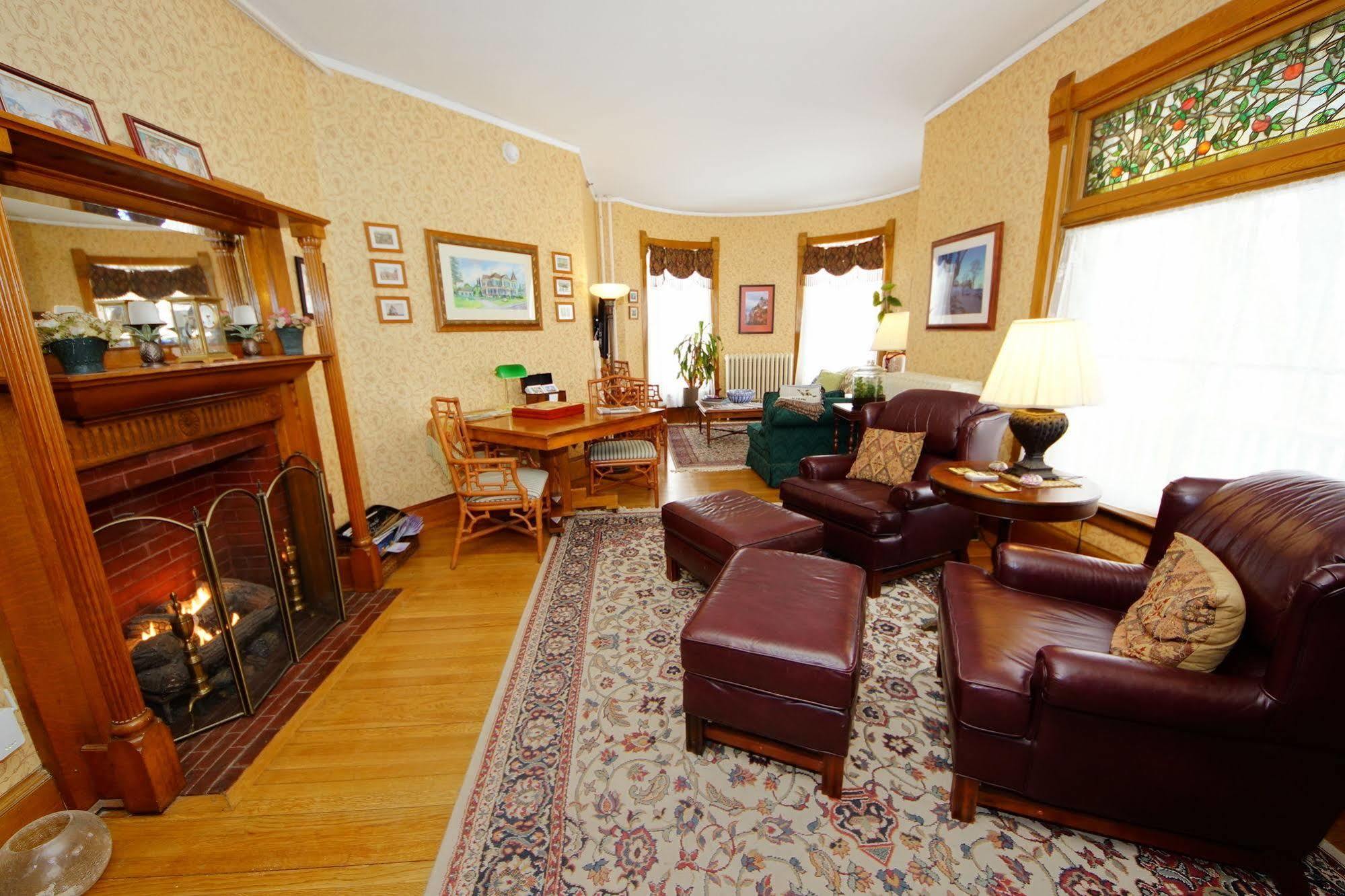 Limerock Inn Rockland Bagian luar foto